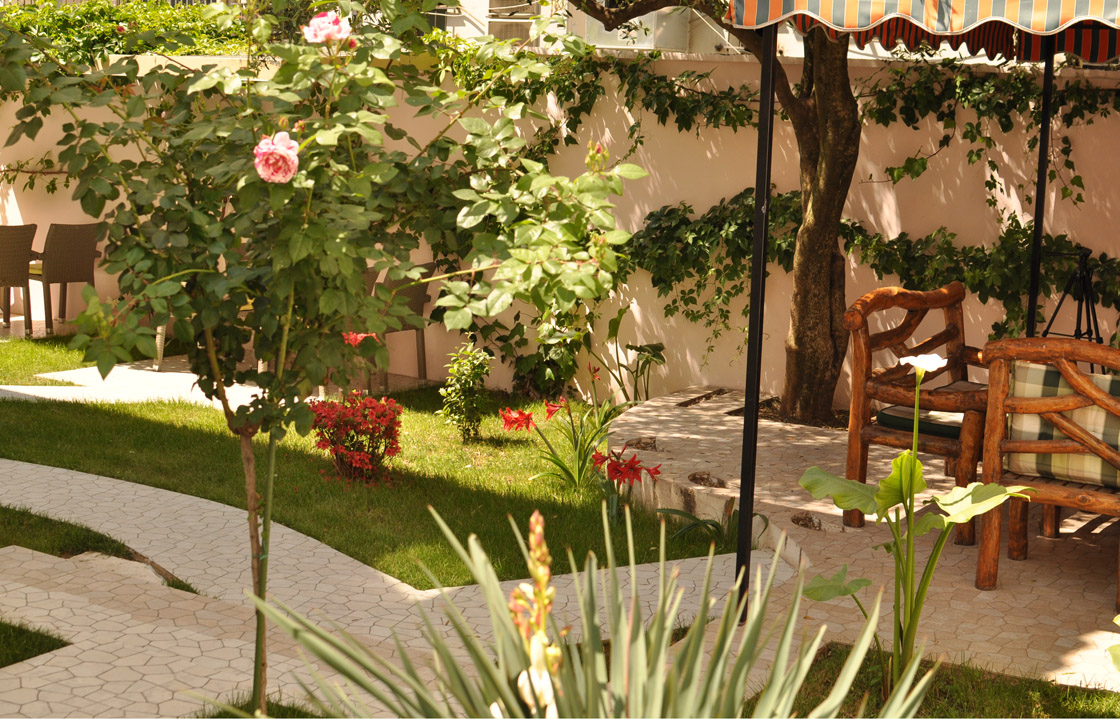 Theranda Hotel 2
