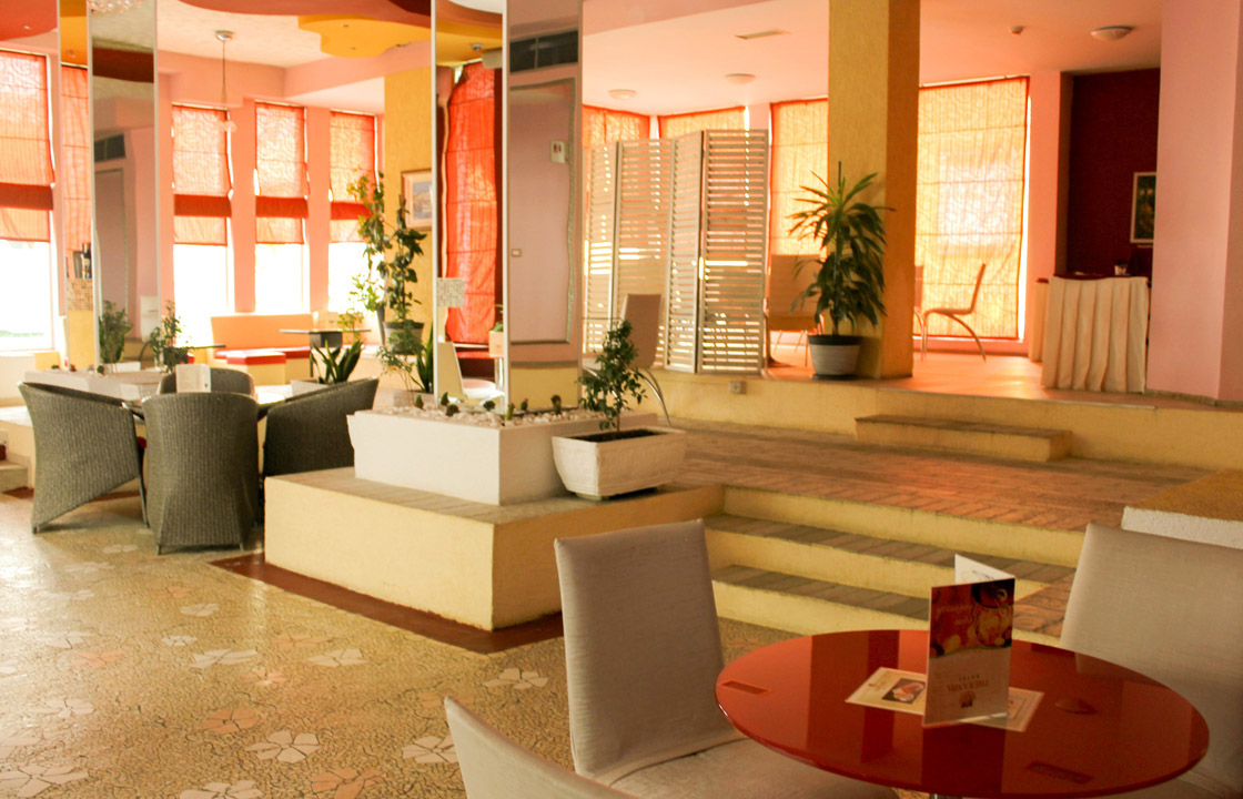 Theranda Hotel 3