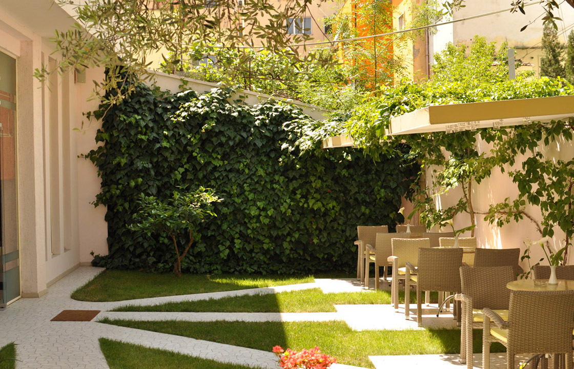 Theranda Hotel 4