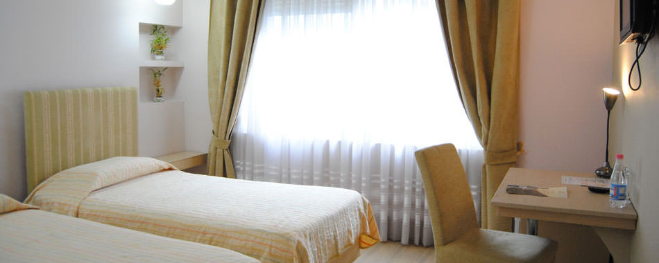 Theranda Hotel 8